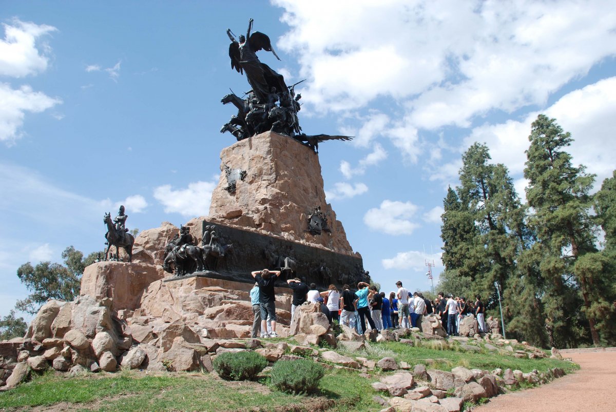 Mendoza: Donde cada sorbo y cada paso cultivan un futuro regenerativo 